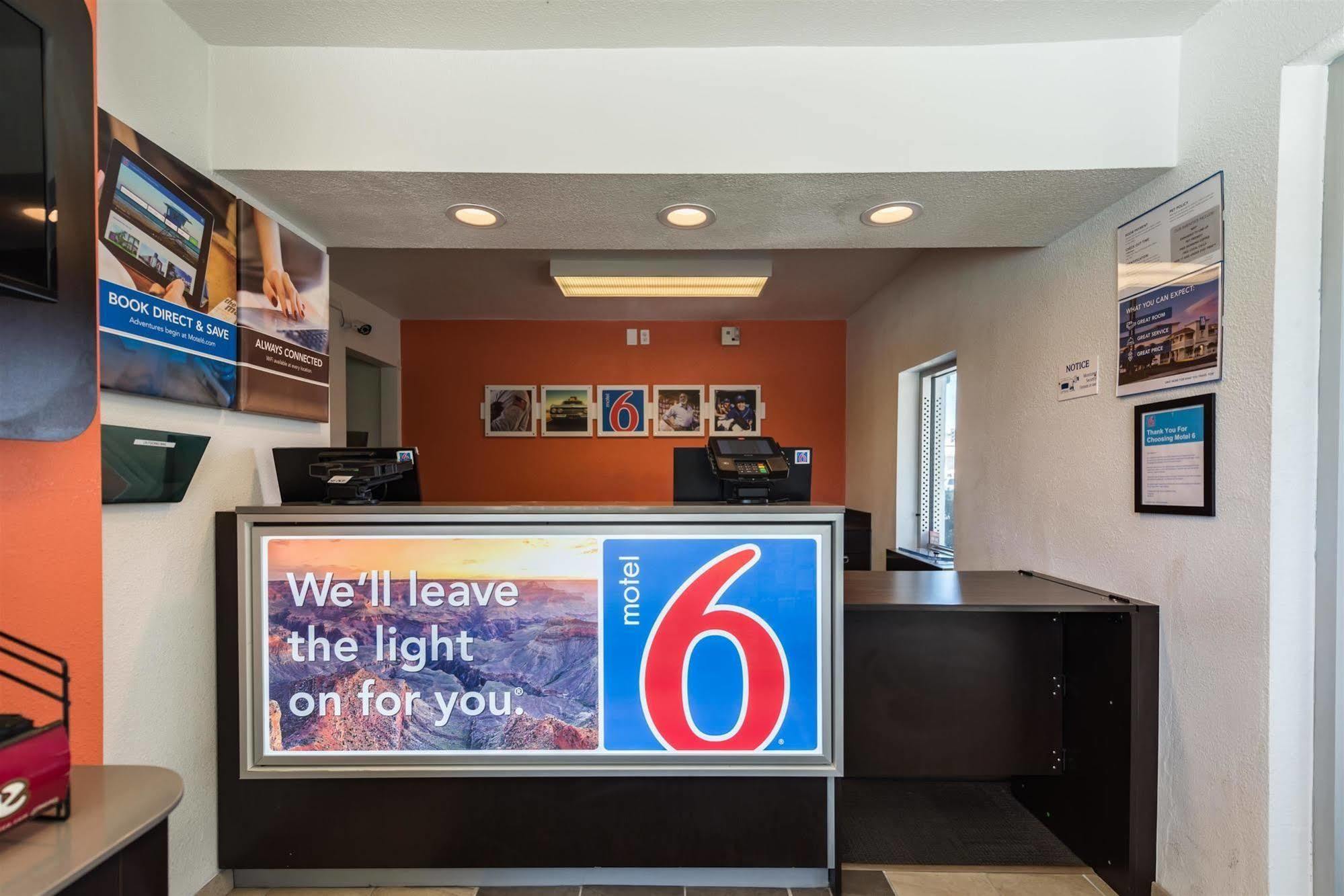 Motel 6-Reno, Nv - Virginia Plumb Eksteriør billede